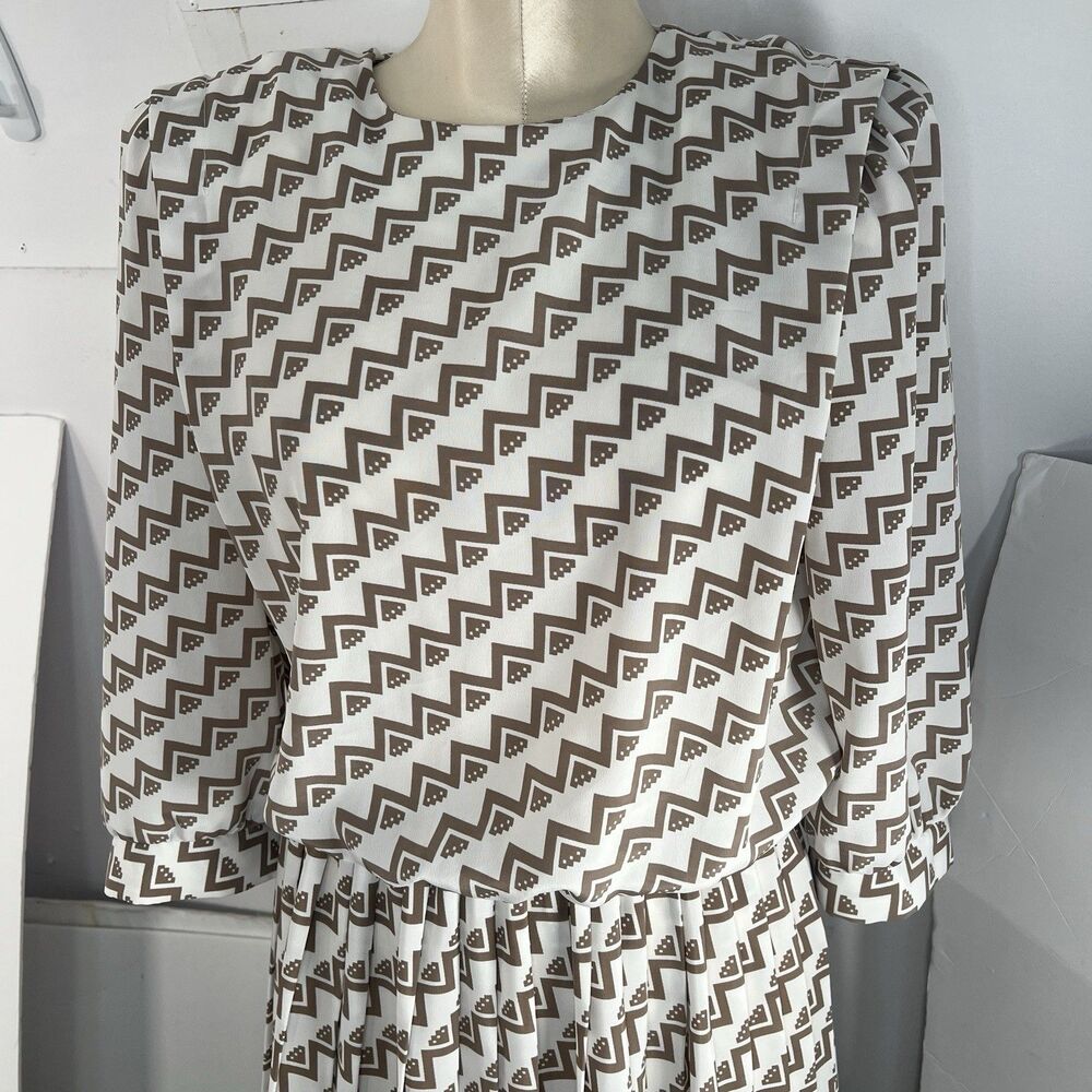 Vintage VLP Dress 80s Geometric Blouson tan cream w Pleated Skirt Size 10P - Picture 4 of 16